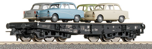 Flat car with 4 Trabis<br /><a href='images/pictures/Roco/47743.jpg' target='_blank'>Full size image</a>